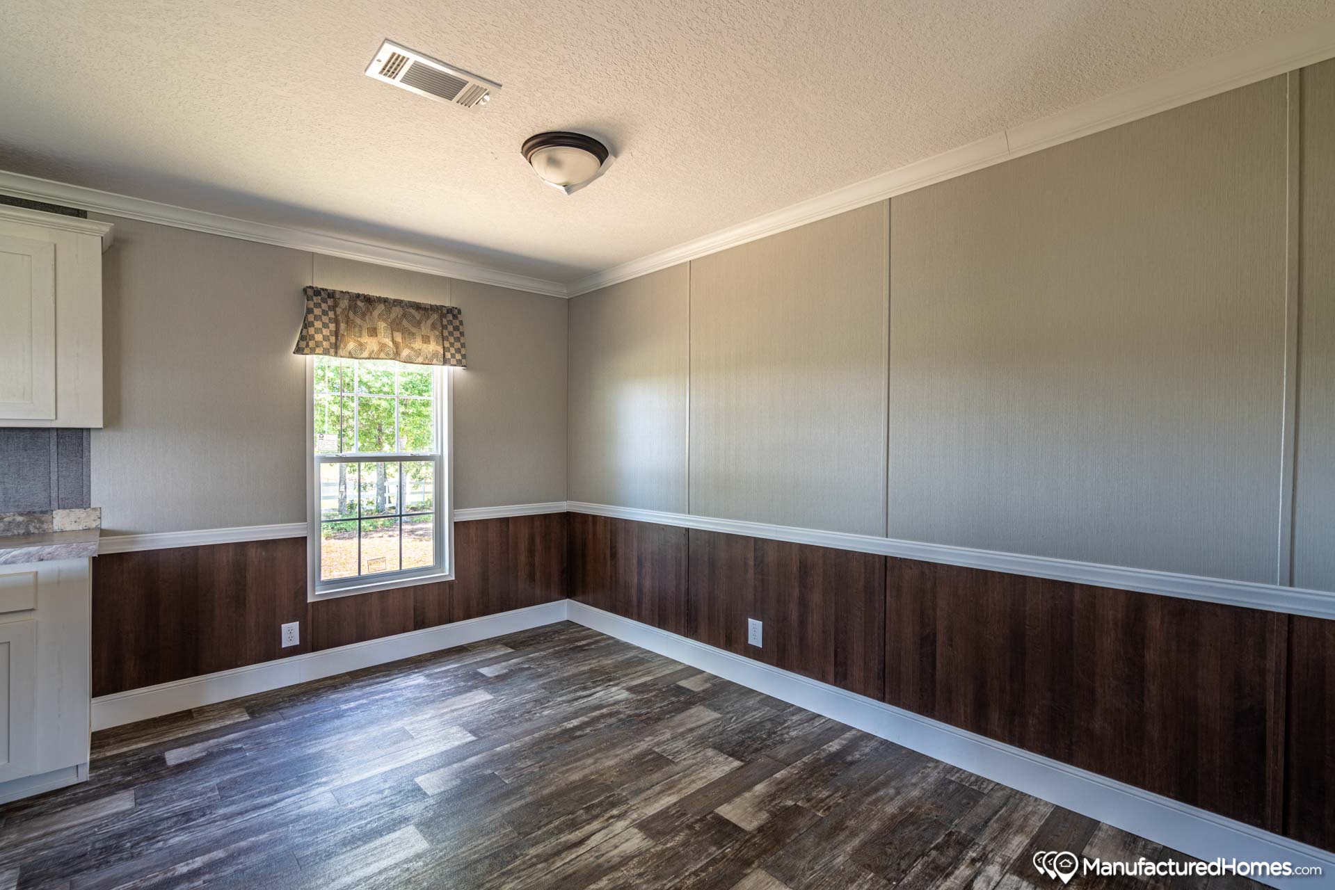 Carriage Manor II / 28523C by Fleetwood Homes Douglas